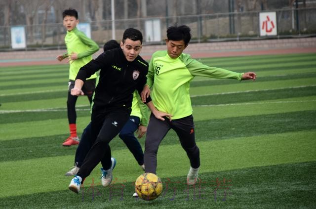 传递足球梦想 五超联赛进校园活动走进滨州实验学校 传递足球梦想 五超联赛进校园活动走进滨州实验学校